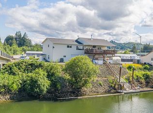 753 W Riverside Dr, Coquille, OR 97423