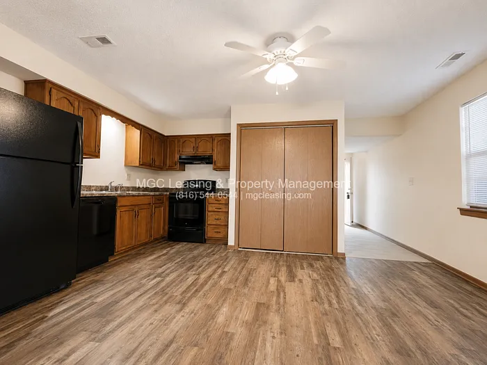 3 bed, 1.5 bath, 1356 sqft, $1,455 — Photo 4
