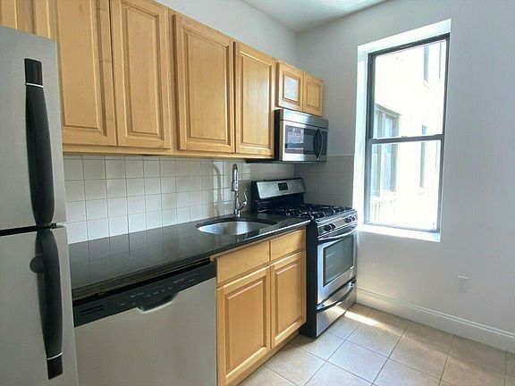 4th image of 711 Ocean Ave #C4