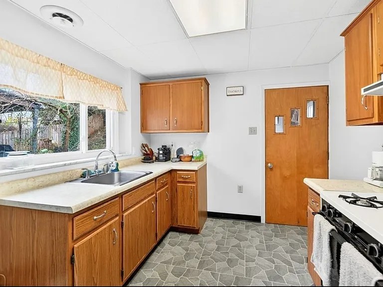 223 Natchez St #2 — Photo 8