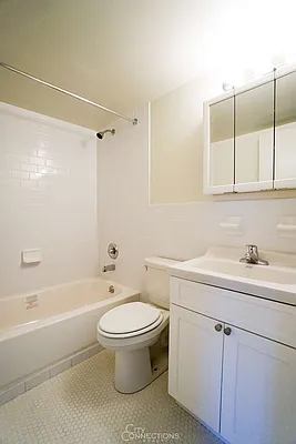 Rented by City Connections Realty | media 4