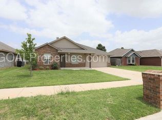 1404 Eagle Dr, Moore, OK 73160