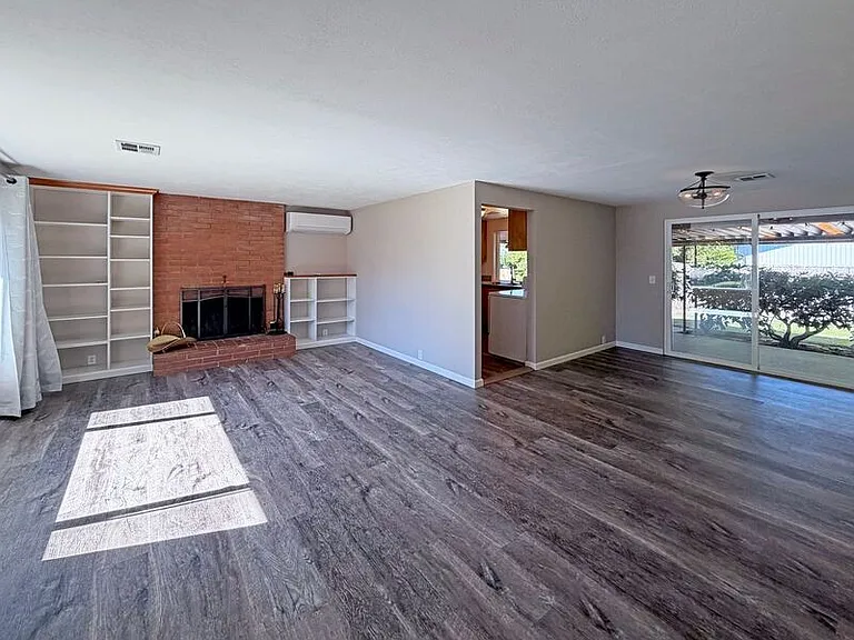 184 Lynnbrook Dr — Photo 2