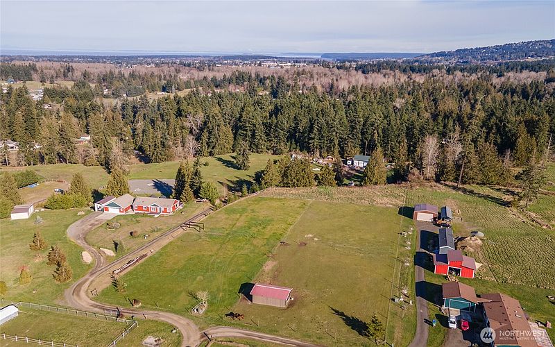 3rd image of 98 Lone Fir Lane