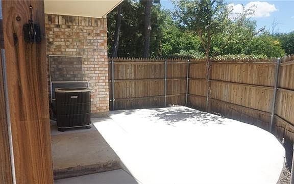 4th image of 960 Chateau Valee Cir