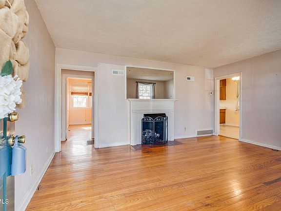 4th image of 1333 Pineola Ave