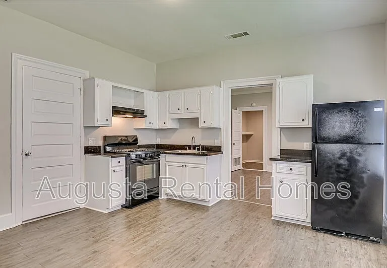 106 Ellis St — Photo 11