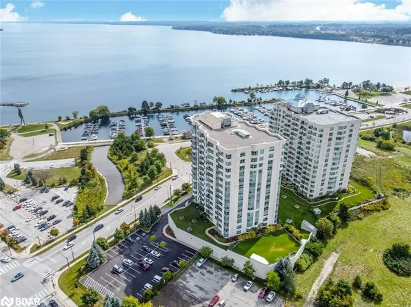 6 Toronto St #1105, Barrie, ON L4N 9R2