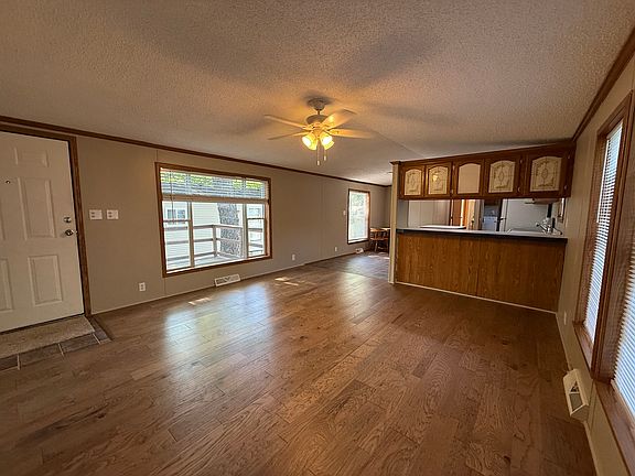 5th image of 153 Oak Valley Dr