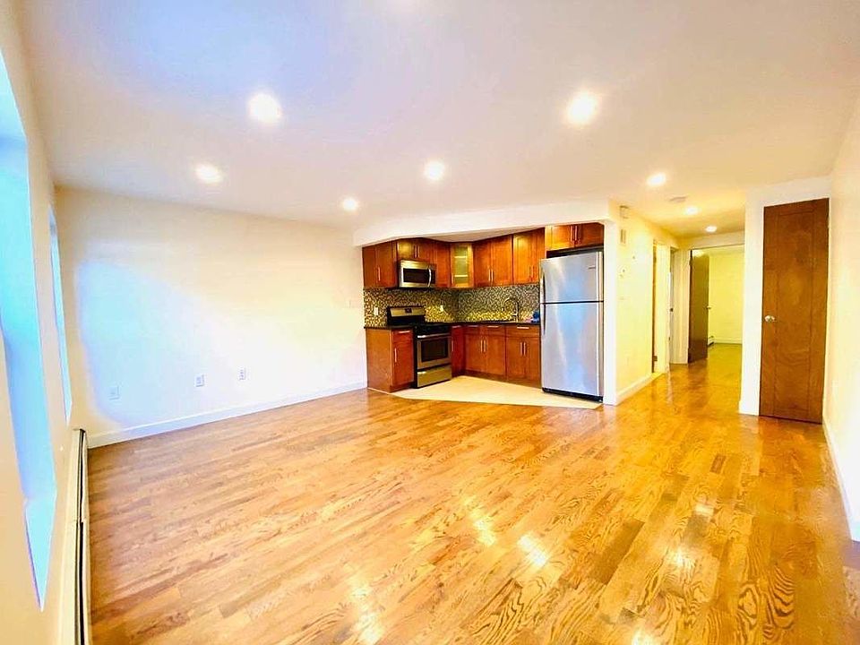 1st image of 330 Quincy St #1