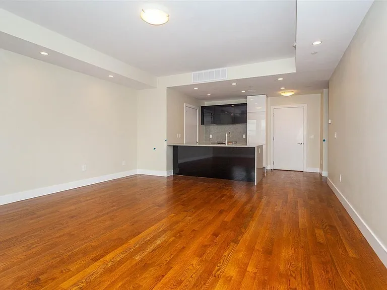 906 E 2nd St #306 — Photo 6