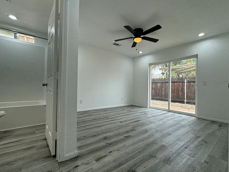 27274 Norwood St — Photo 11
