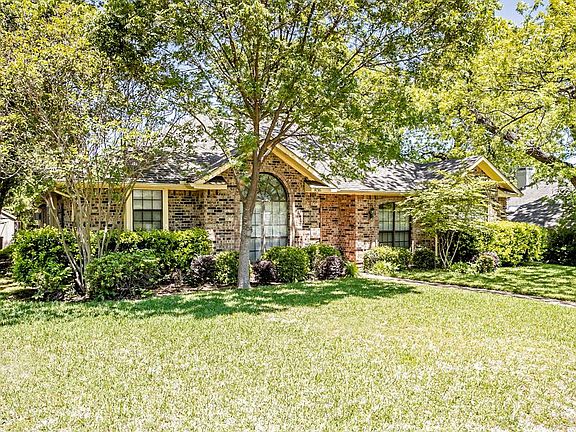 2nd image of 836 Woodmoor Dr