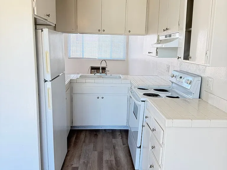 7525 Pacific Ave — Photo 7