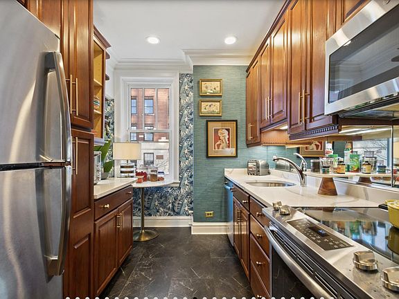 5th image of 3300 N Lake Shore Dr APT 4