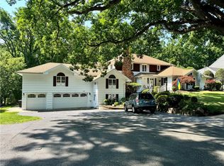 333 Colebrook Dr, Rochester, NY 14617