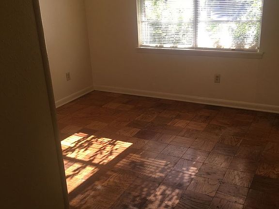 5th image of 8943 Hilton Dr