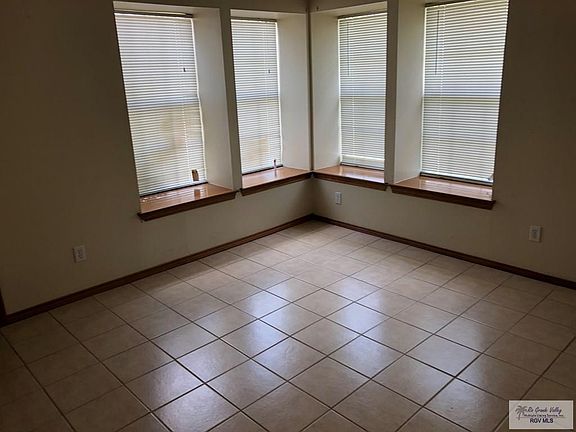 5th image of 537 Palm Valley Cir