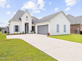 115 Meadow Gate Dr, Lafayette, LA 70508