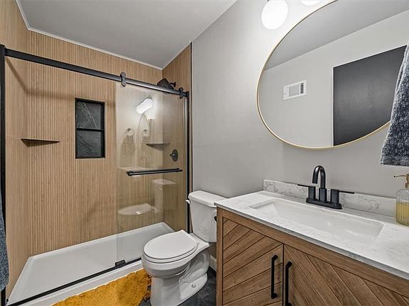5th image of 811 W 86th Ter