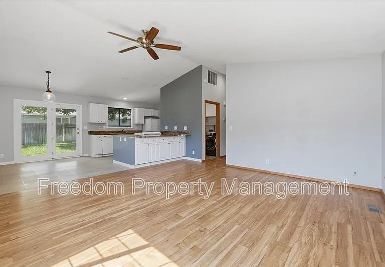 6127 N Portsmouth Ave — Photo 4