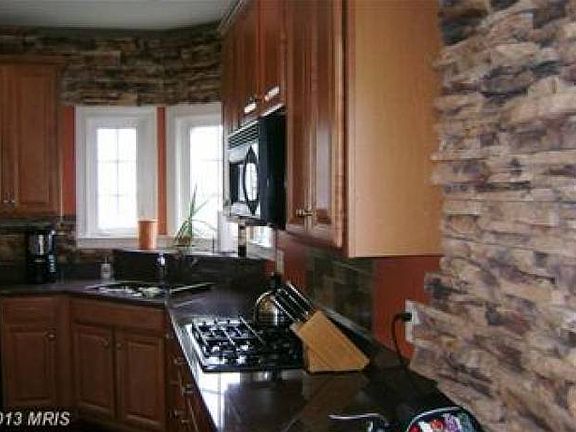 4th image of 1009 Dorthea Ct