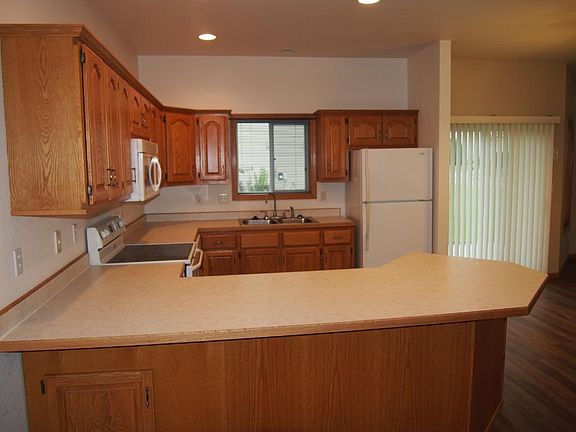 5th image of 814 2nd St NW