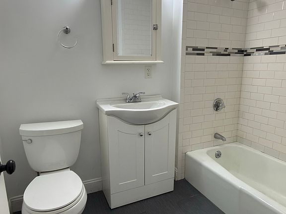 4th image of 7 Pembroke St APT 7