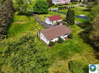 990 E James St, Lehighton, PA 18235