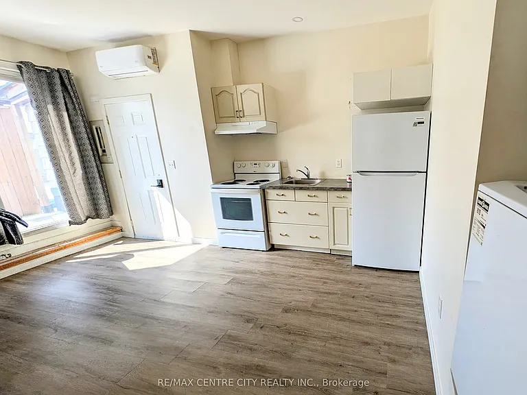 423 Hamilton Rd #1 — Photo 2