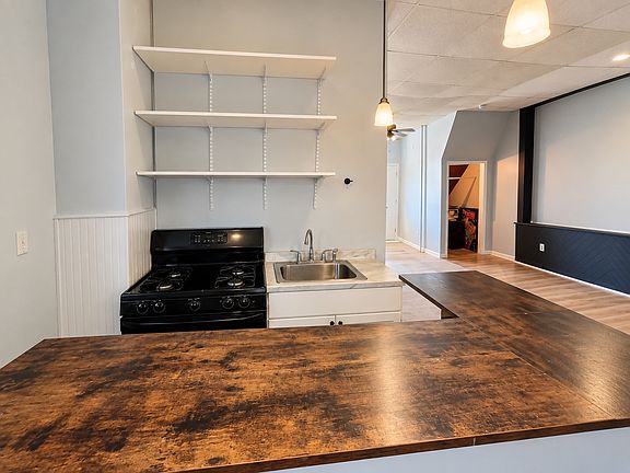 4th image of 639 E Locust St APT 1