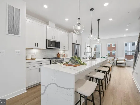 2042 Henson Norris St, Rockville, MD 20850