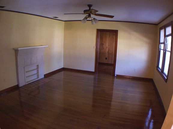 4th image of 460 W 70th St