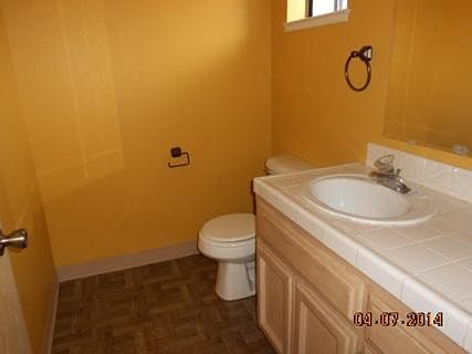 3rd image of 915 Saint Andrews Dr