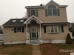 6 Michigan Dr, Hicksville, NY 11801