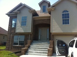 1715 W Crocus Dr, Vine Grove, KY 40175