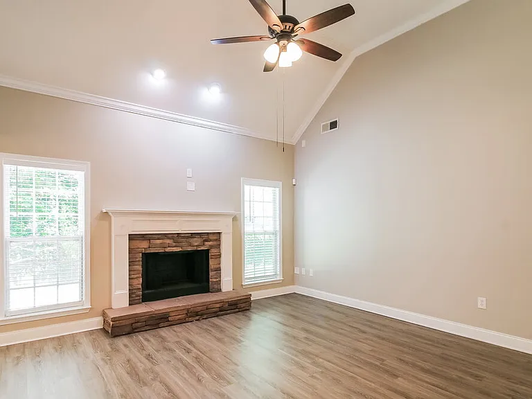 215 Village Park Dr — Photo 4