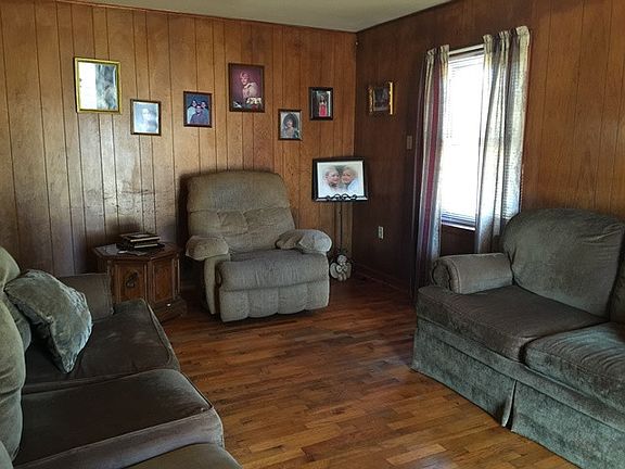 5th image of 709 E Halliburton Ave