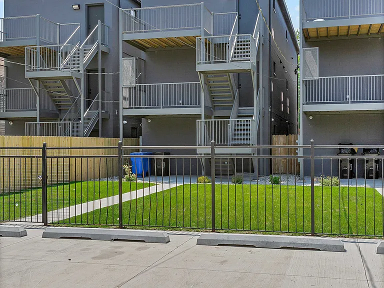 5201 S Wabash Ave #2 — Photo 25