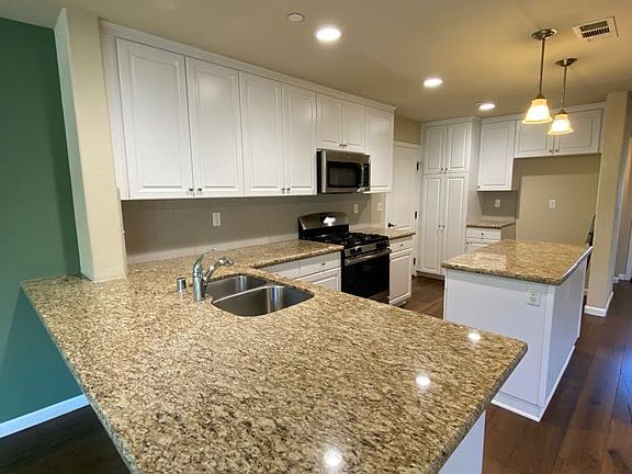 4th image of 586 River Oaks Dr