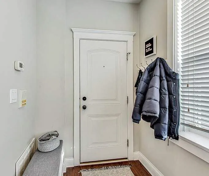 1800 N Honore St #2R — Photo 2