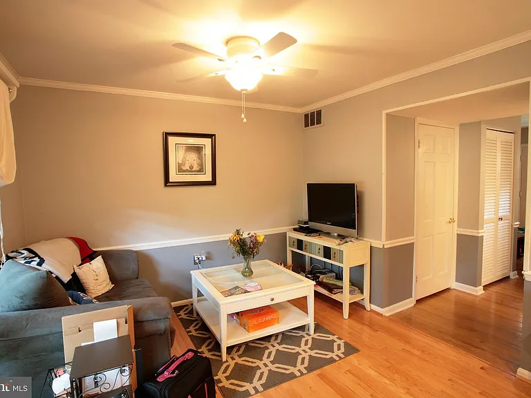 1724 Dana St — Photo 2