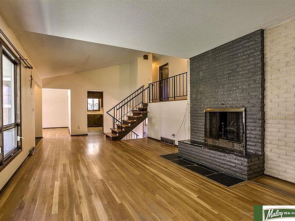 5th image of 8819 Lake St
