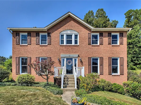 101 Aquillin Ct, Irwin, PA 15642