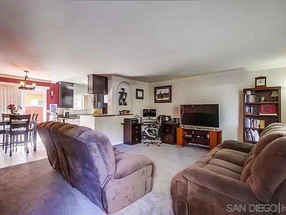 2nd image of 1000 Estes St Unit 44