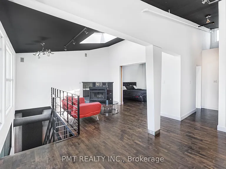 676 Richmond St W #210 — Photo 14