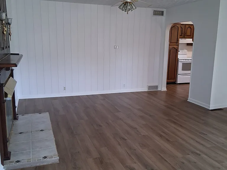 233 N Meadowlark Dr — Photo 8