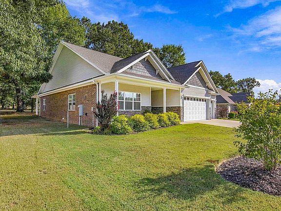 4th image of 124 Hayden Dr