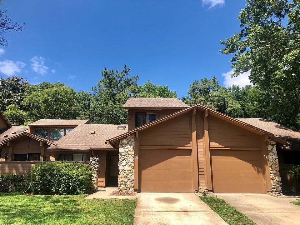 1st image of 592 Albany Pl