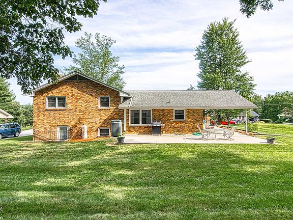 3rd image of 555 Chinquapin Trl